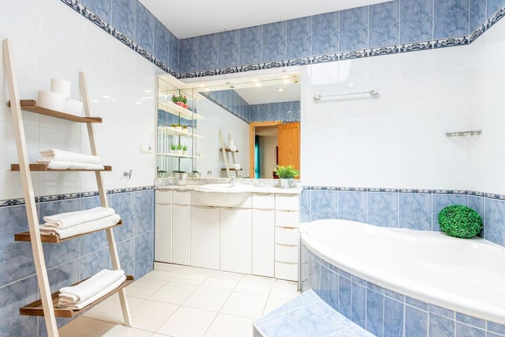 S46-Casa De Vacaciones Climatizada Con Piscina, En El Centro Junto Al Mar, Barbacoa Y Wiifi 艾姆布里亚布拉瓦 外观 照片